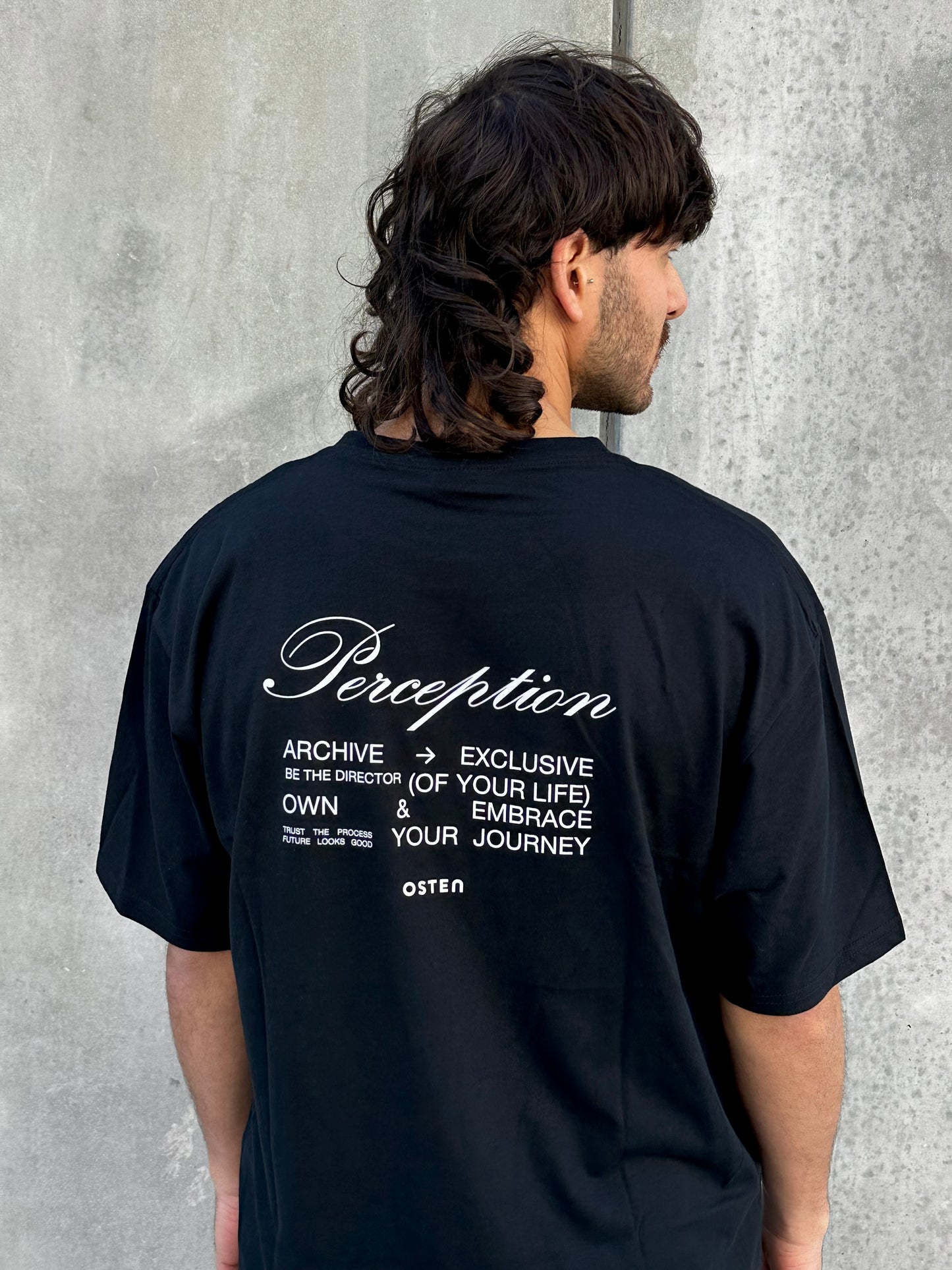 Remera PERCEPTION negra