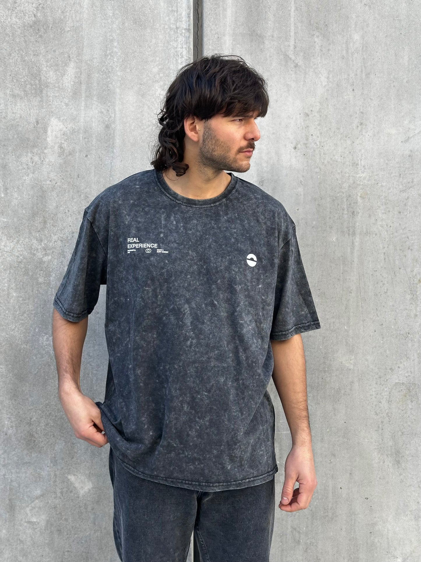 Remera REAL gris lavado