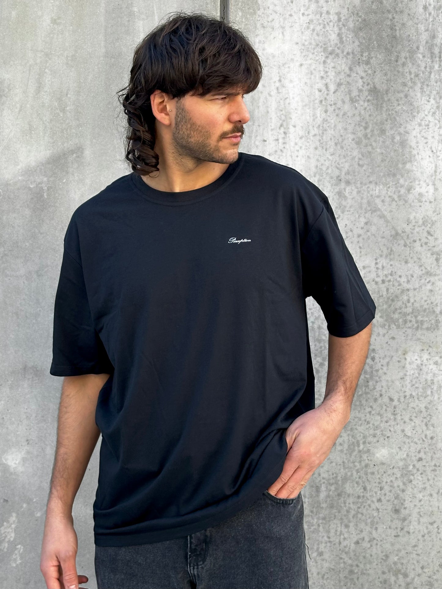 Remera PERCEPTION negra