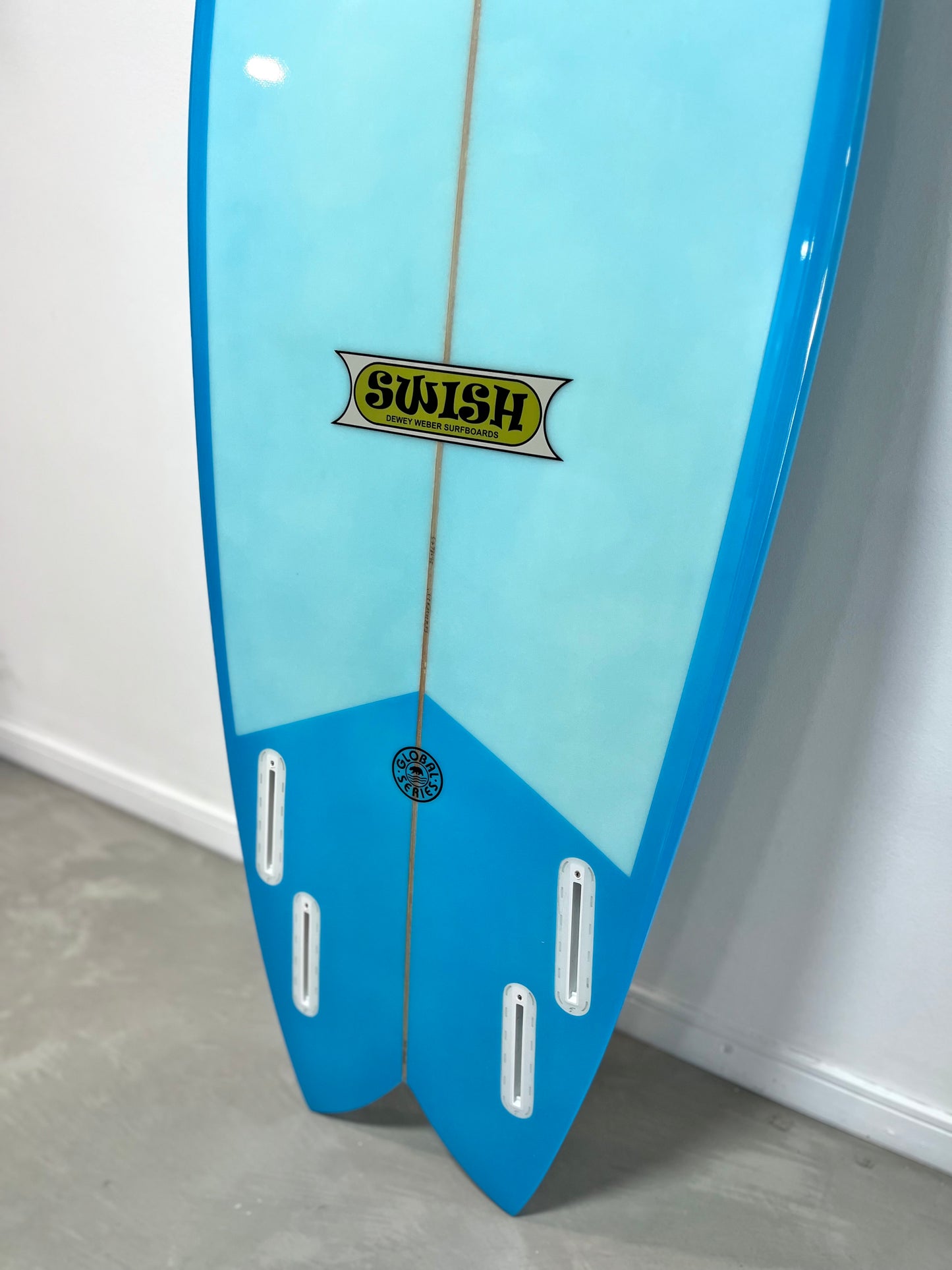 Tabla surf Dewey Weber Swish 5'6 con Quillas