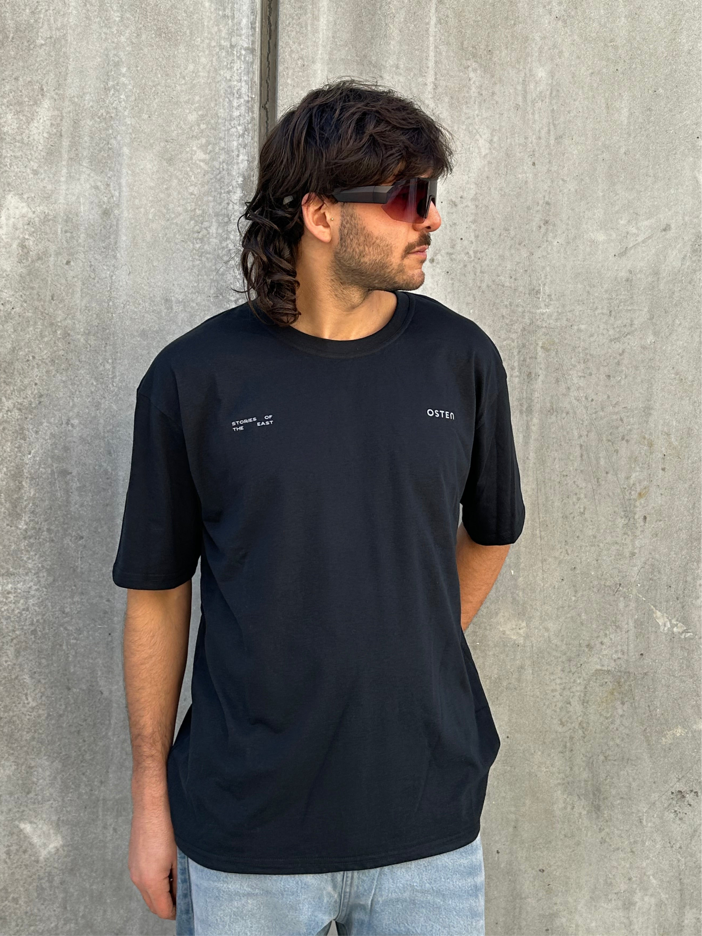 Remera EAST negra