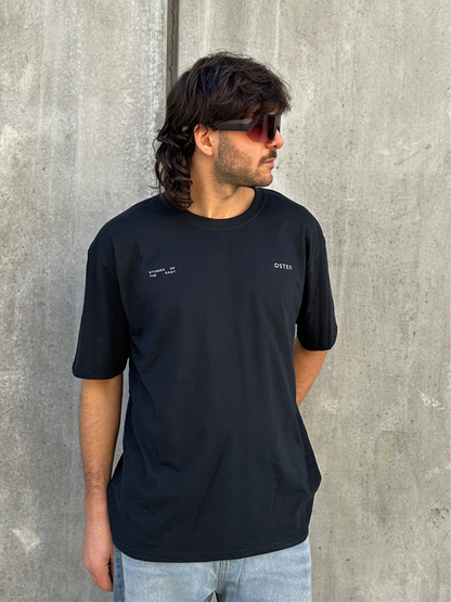 Remera EAST negra