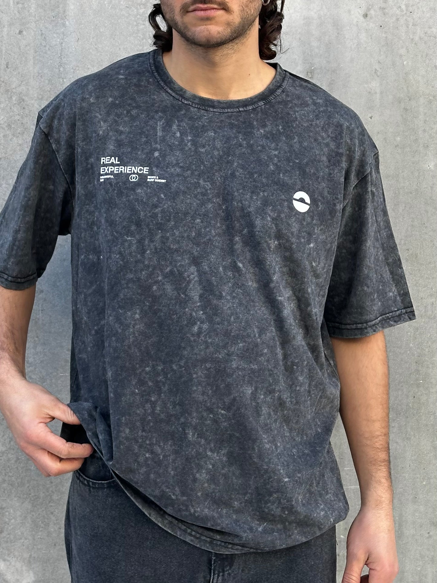 Remera REAL gris lavado