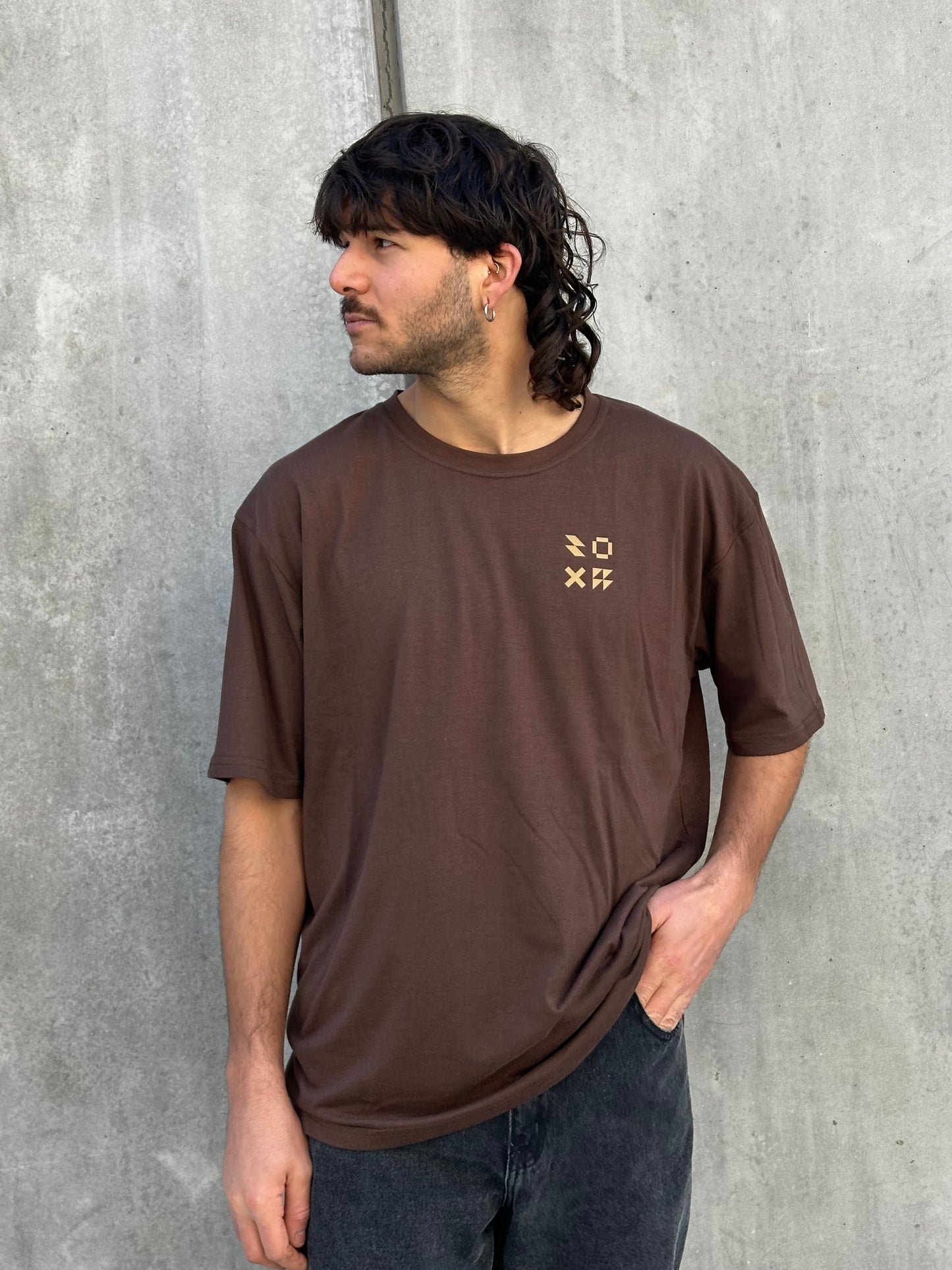 Remera SUPPLY marrón