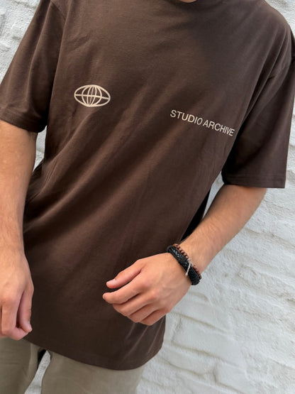 Remera STUDIO marrón