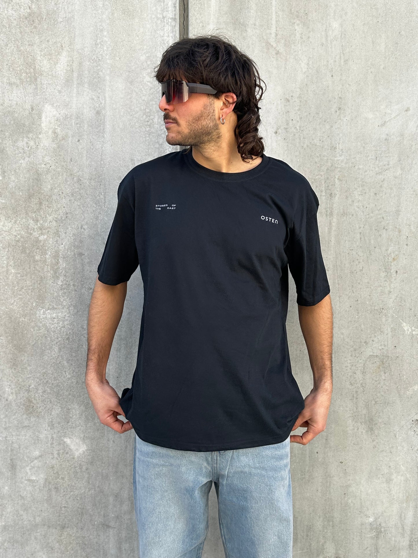 Remera EAST negra