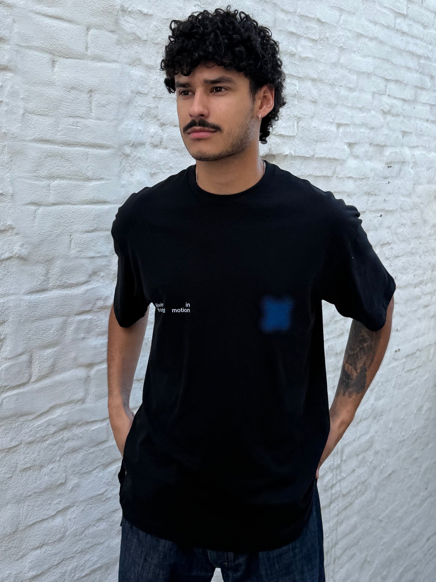 Remera FORWARD negra