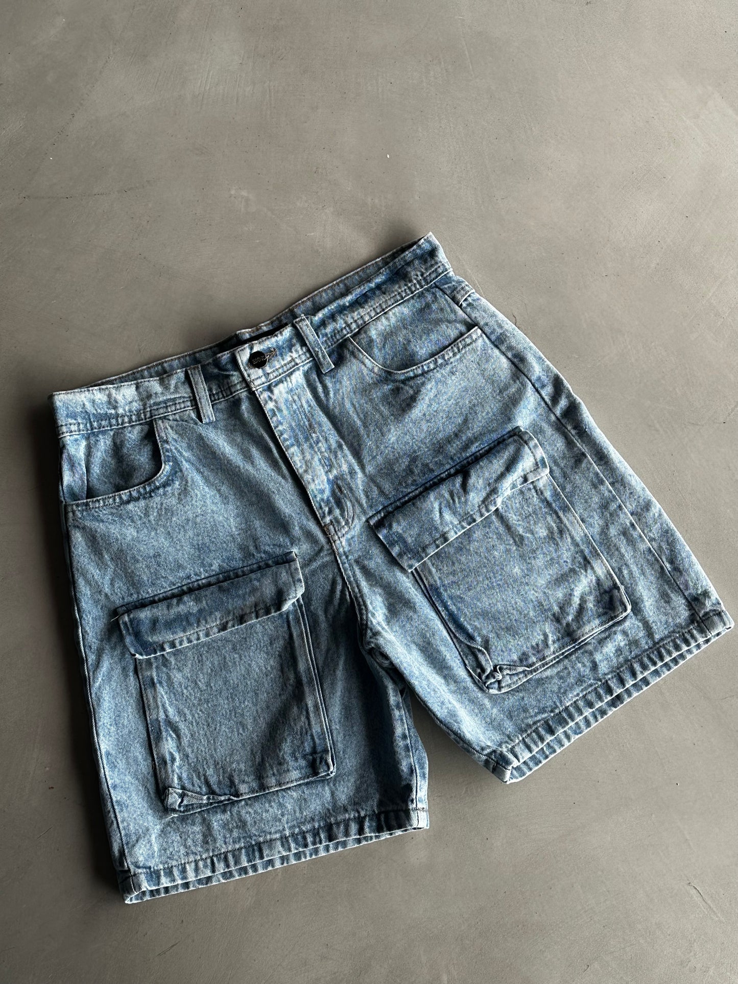 Bermuda BKNO CARGO JEAN